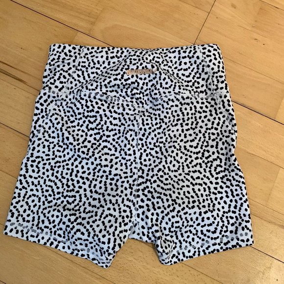 Doyoueven Excel Shorts - Picture 4 of 5